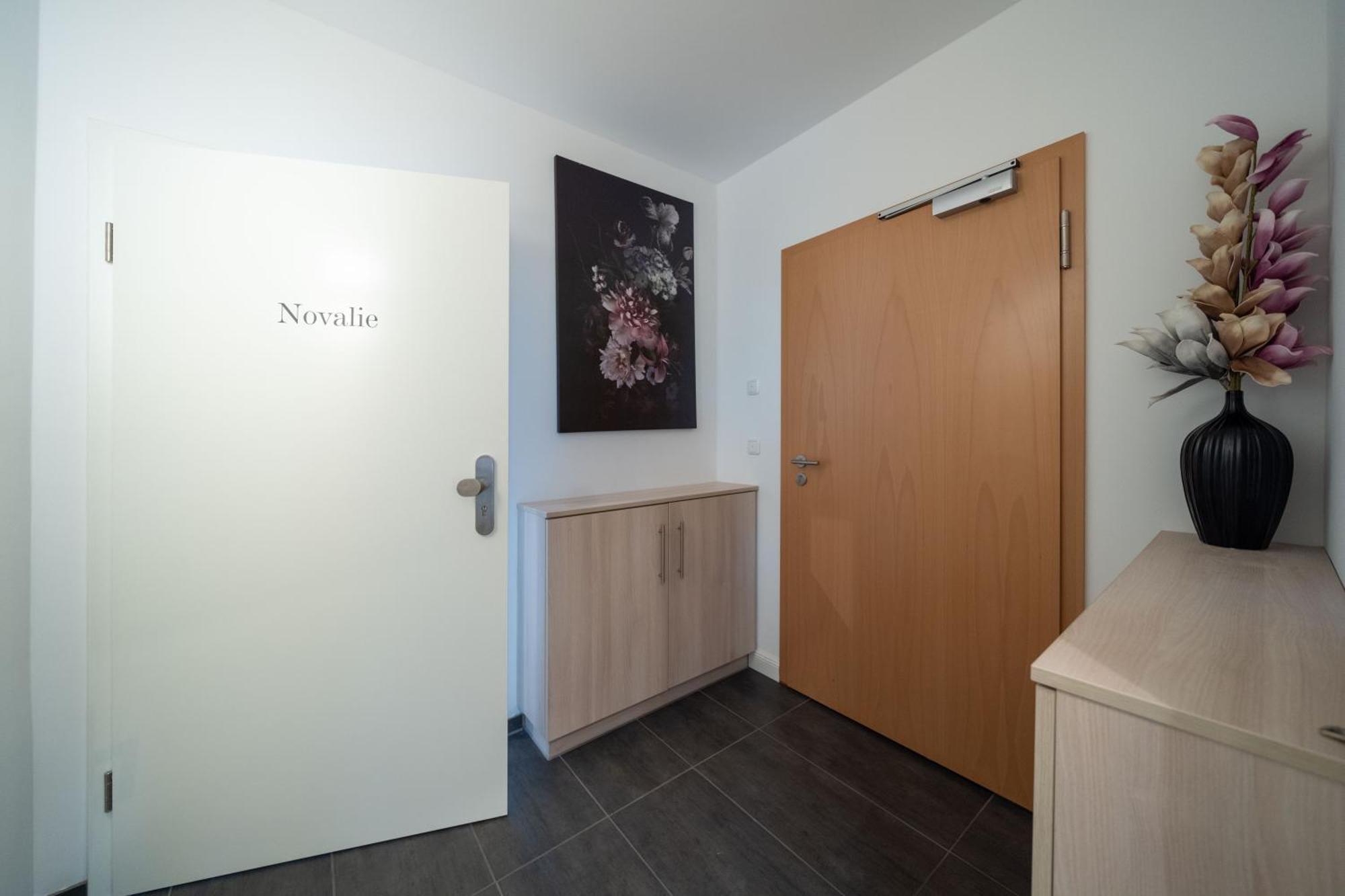 Moebliertes Wohnen - Novalie Apartment Rostock Exterior foto